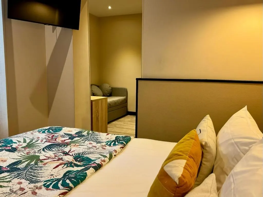 Lilas Blanc Hotel