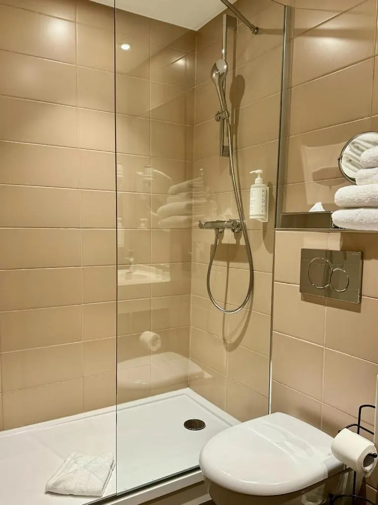 Lilas Blanc Hotel