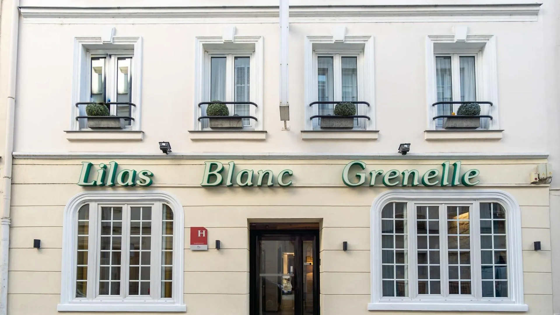 Lilas Blanc Hotel