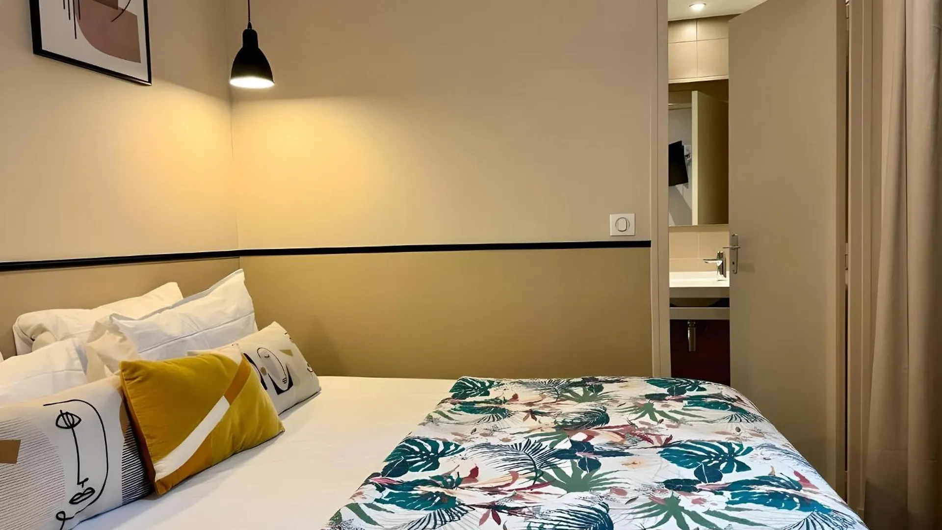 Hotel Lilas Blanc Paris