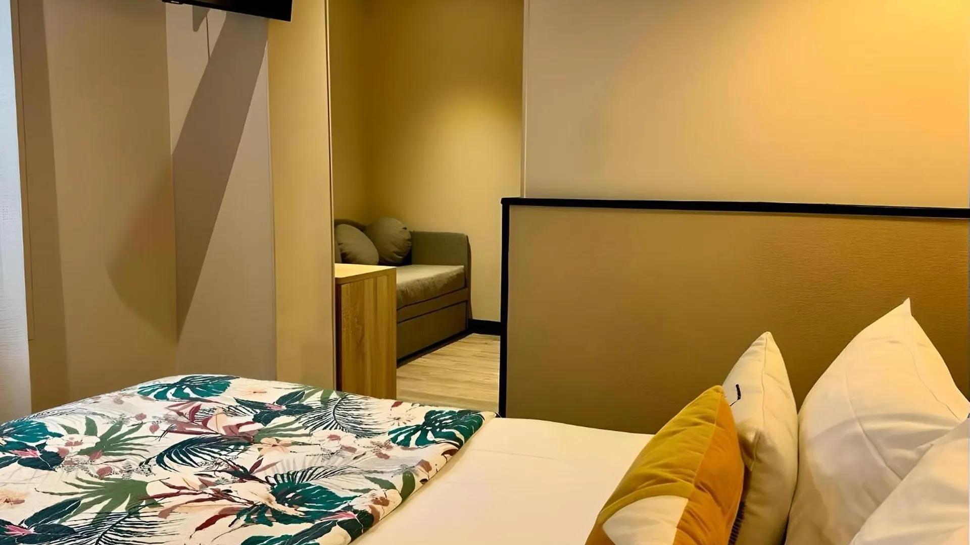 Lilas Blanc Hotel