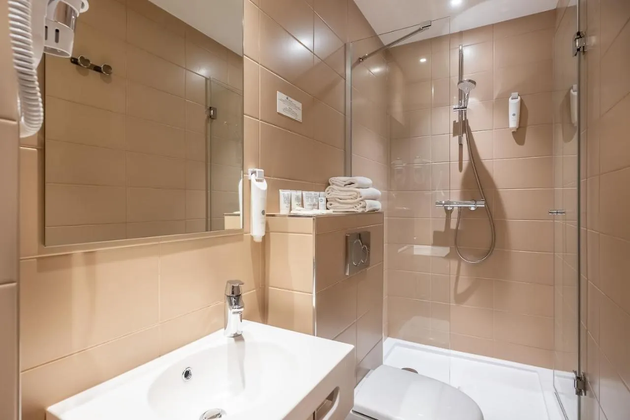 Lilas Blanc Hotell 3*